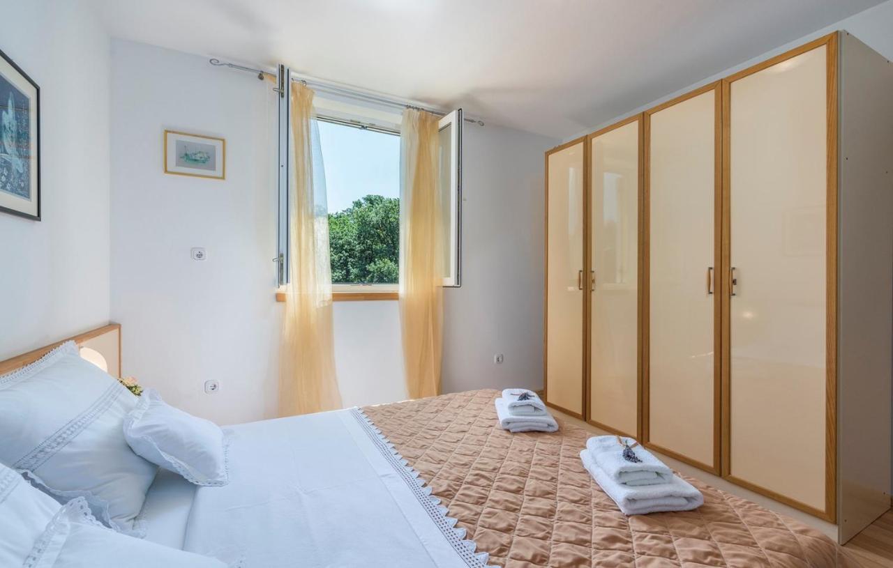 Apartment Nensi 포레치 외부 사진